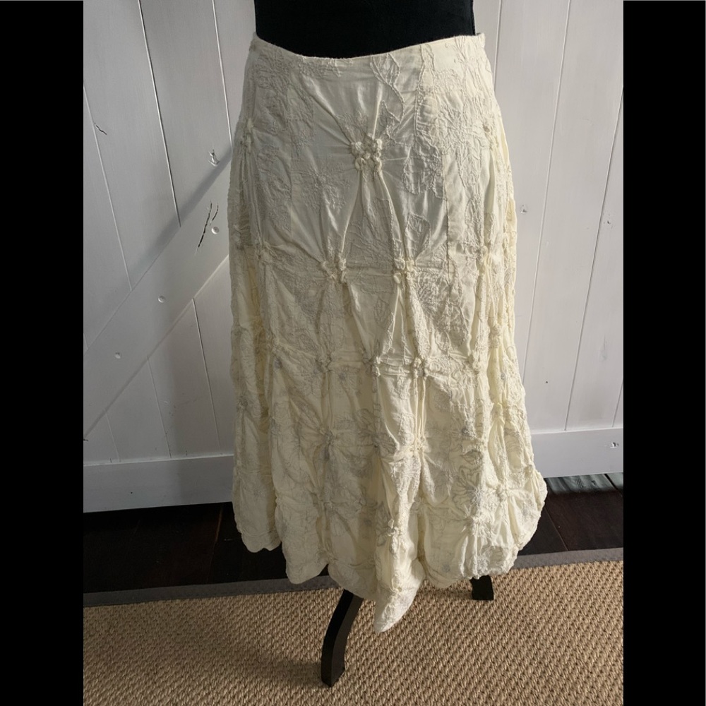 Maxi skirt pale pale yellow with silver stitching